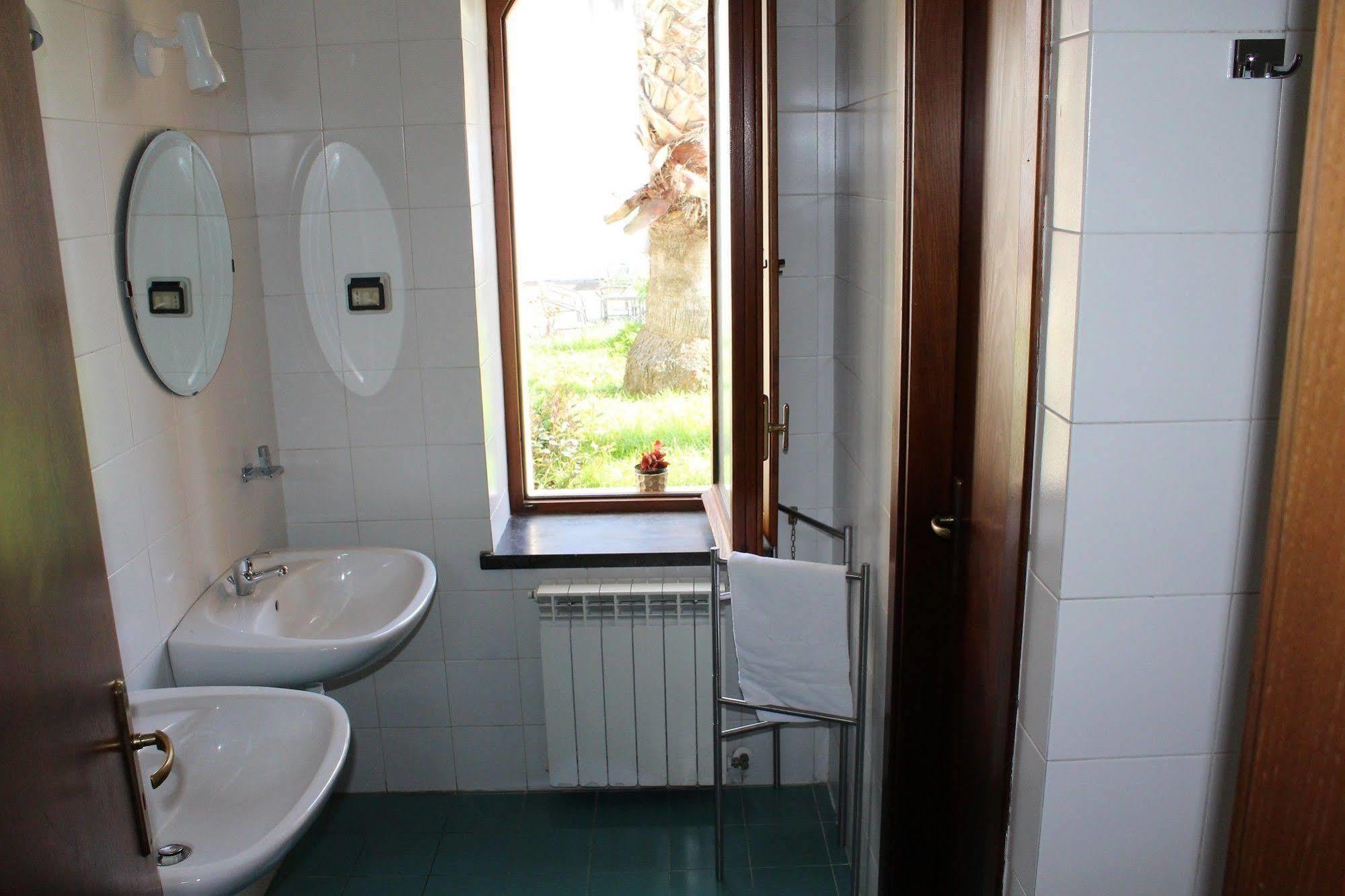 Hostel Deluxe *