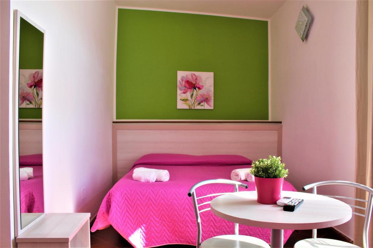 Deluxe Hostel *