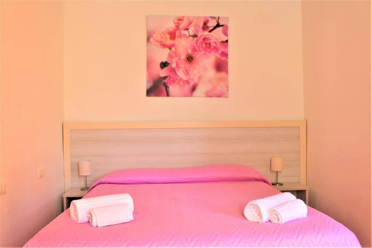 Deluxe Hostel *